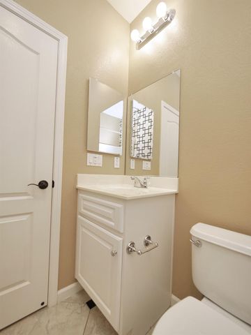1048 Cabris Ln, Roseville, CA 95747