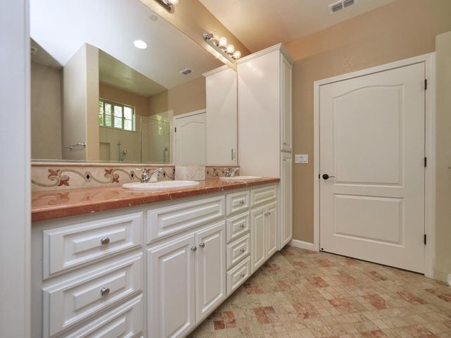 1048 Cabris Ln, Roseville, CA 95747