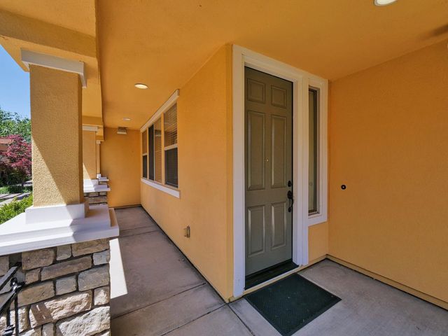 1048 Cabris Ln, Roseville, CA 95747