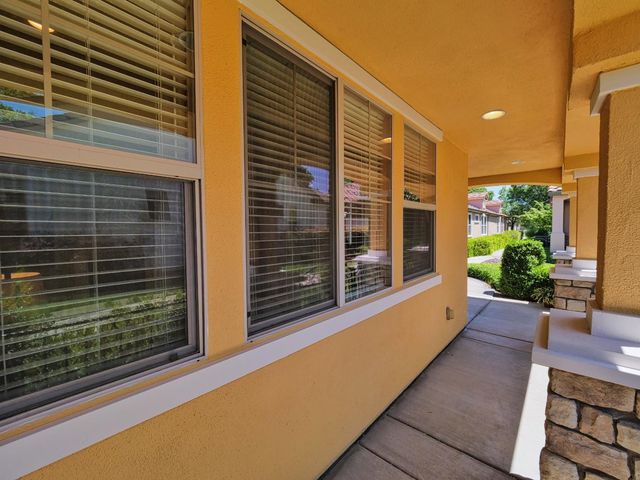 1048 Cabris Ln, Roseville, CA 95747