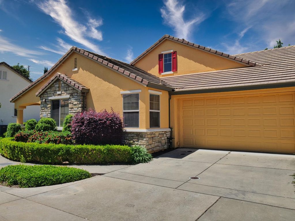 1048 Cabris Ln, Roseville, CA 95747