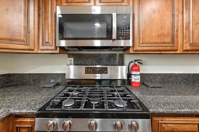 16465 Green Tree Boulevard 18, Victorville, CA 92395