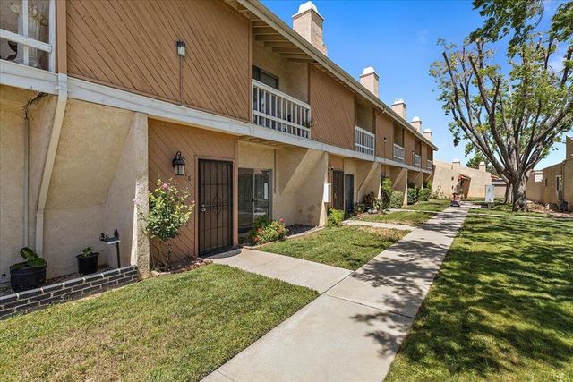 16465 Green Tree Boulevard 18, Victorville, CA 92395