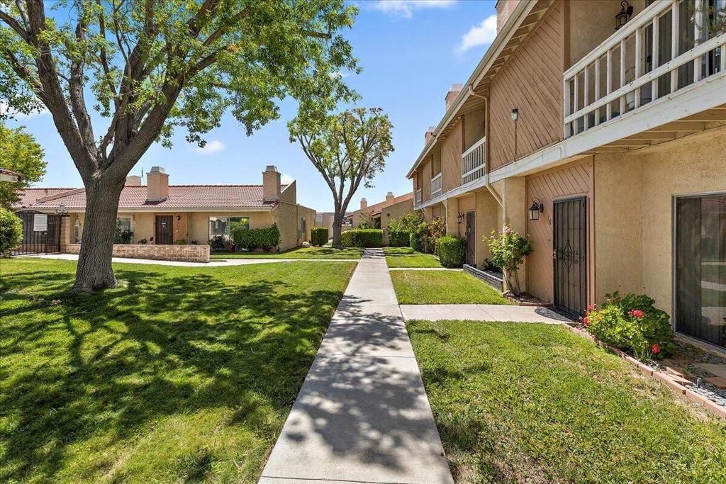 16465 Green Tree Boulevard 18, Victorville, CA 92395