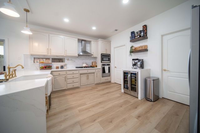 2330 S Stover Street, Visalia, CA 93292