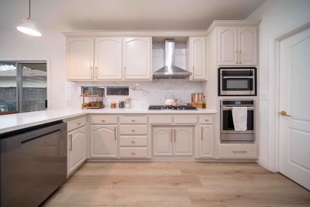 2330 S Stover Street, Visalia, CA 93292