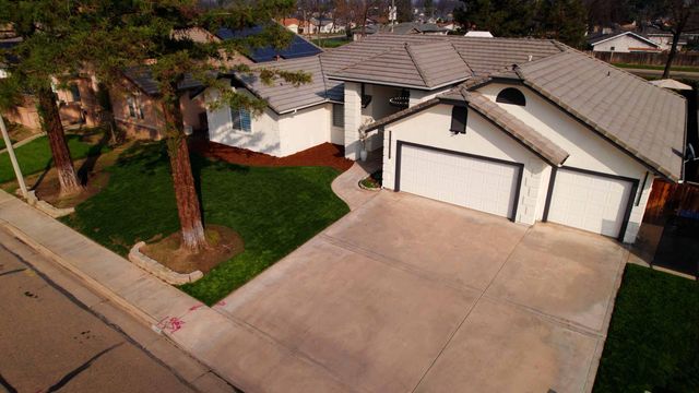 2330 S Stover Street, Visalia, CA 93292