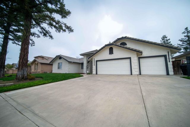 2330 S Stover Street, Visalia, CA 93292