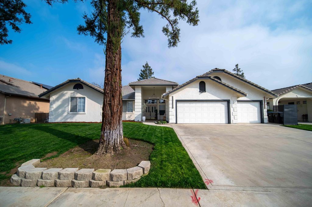 2330 S Stover Street, Visalia, CA 93292