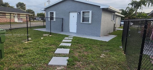 815 Foster Rd, Hallandale Beach, FL 33009