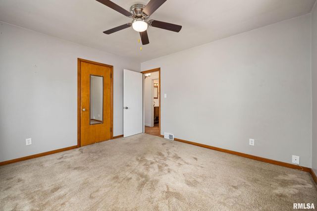 306 N LAWNDALE Avenue, Washington, IL 61571