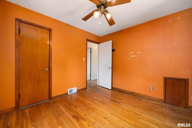 306 N LAWNDALE Avenue, Washington, IL 61571