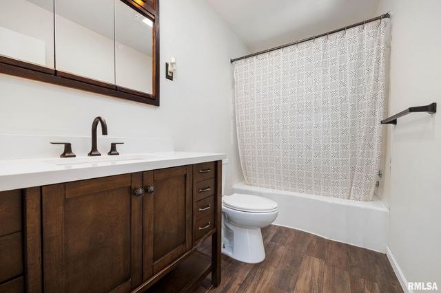 306 N LAWNDALE Avenue, Washington, IL 61571