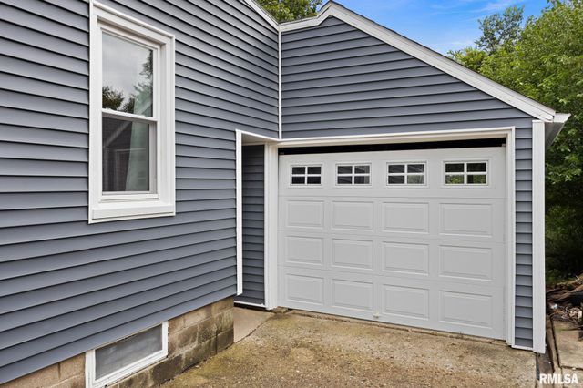 306 N LAWNDALE Avenue, Washington, IL 61571