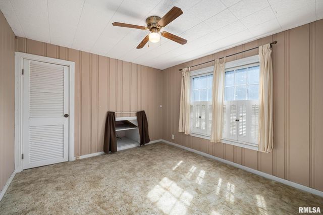306 N LAWNDALE Avenue, Washington, IL 61571