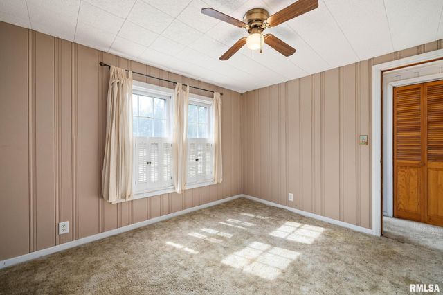 306 N LAWNDALE Avenue, Washington, IL 61571