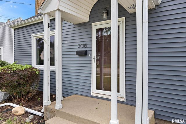 306 N LAWNDALE Avenue, Washington, IL 61571