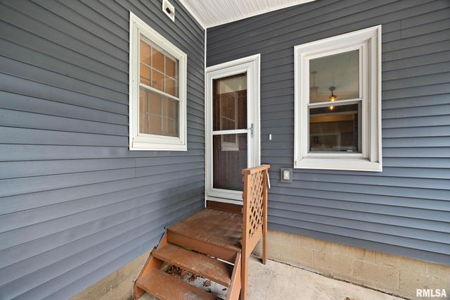306 N LAWNDALE Avenue, Washington, IL 61571