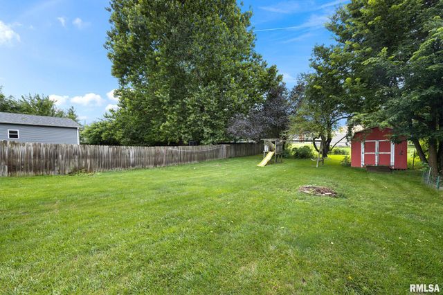 306 N LAWNDALE Avenue, Washington, IL 61571