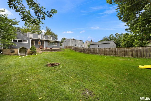 306 N LAWNDALE Avenue, Washington, IL 61571