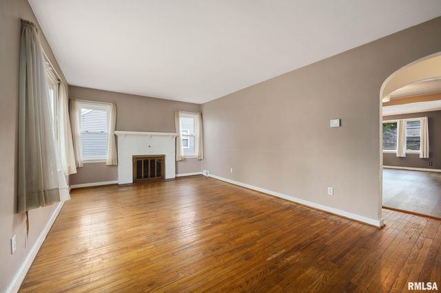 306 N LAWNDALE Avenue, Washington, IL 61571