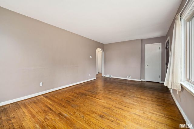 306 N LAWNDALE Avenue, Washington, IL 61571