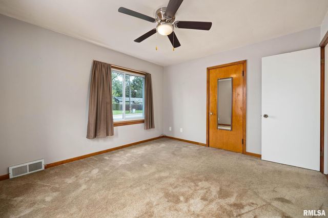 306 N LAWNDALE Avenue, Washington, IL 61571