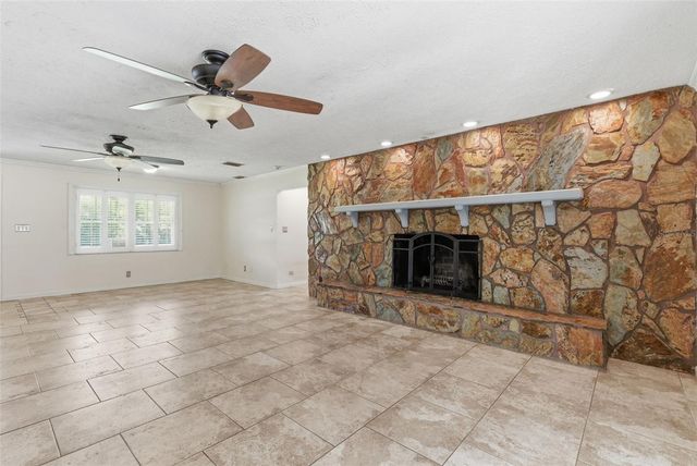 13525 301 HIGHWAY N, Thonotosassa, FL 33592