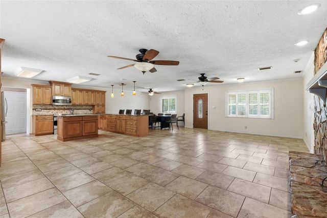 13525 301 HIGHWAY N, Thonotosassa, FL 33592