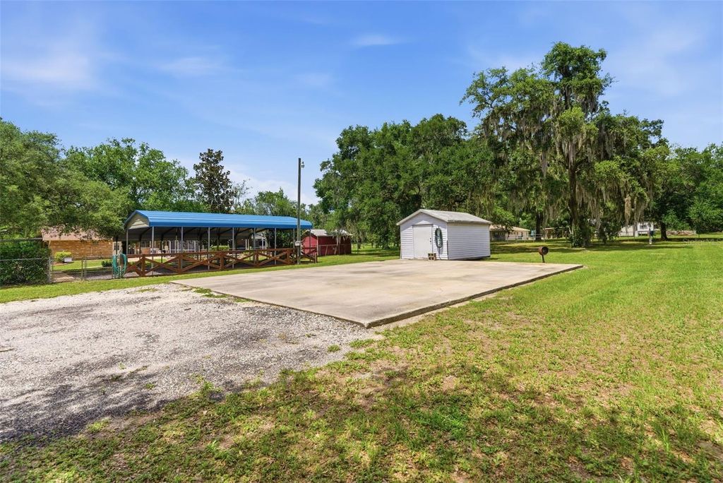Image 64 of property listing at 13525 301 HIGHWAY N, Thonotosassa, FL 33592