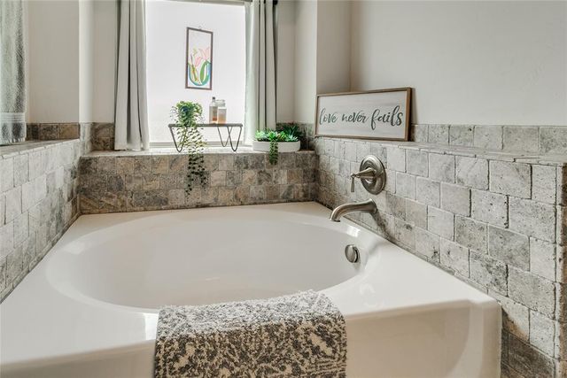 16101 Iron Tree Lane, Edmond, OK 73013
