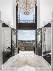 2194 S Berrys Chapel Rd, Franklin, TN 37069