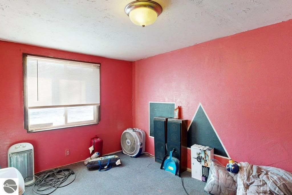 Image 12 of property listing at 1205 N Kinney Avenue, Mt Pleasant, MI 48858