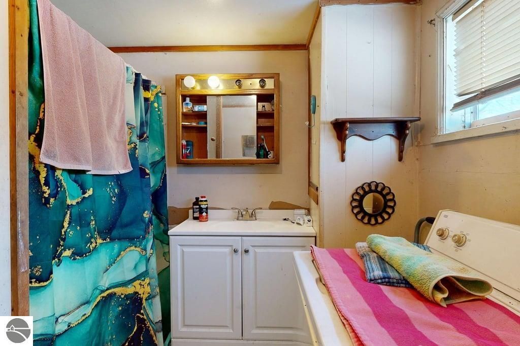 Image 16 of property listing at 1205 N Kinney Avenue, Mt Pleasant, MI 48858