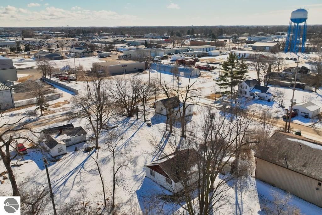 Image 26 of property listing at 1205 N Kinney Avenue, Mt Pleasant, MI 48858