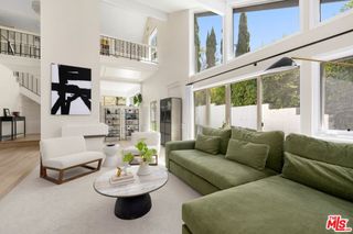 2760 Woodwardia Drive, Los Angeles, CA 90077