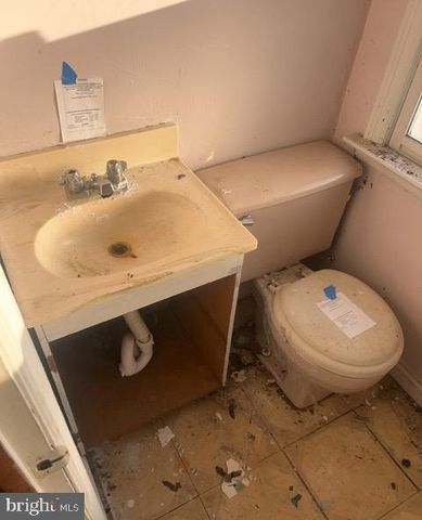 2424 WOOD AVE, Tullytown, PA 19007