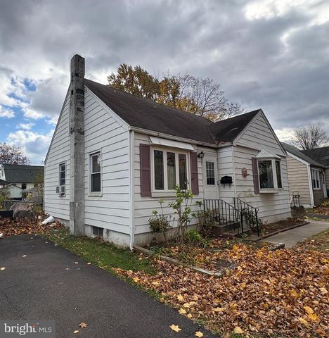 2424 WOOD AVE, Tullytown, PA 19007