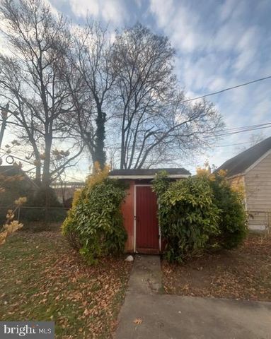 2424 WOOD AVE, Tullytown, PA 19007