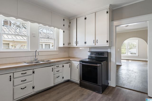 808 11TH AVENUE, Midfield, AL 35228