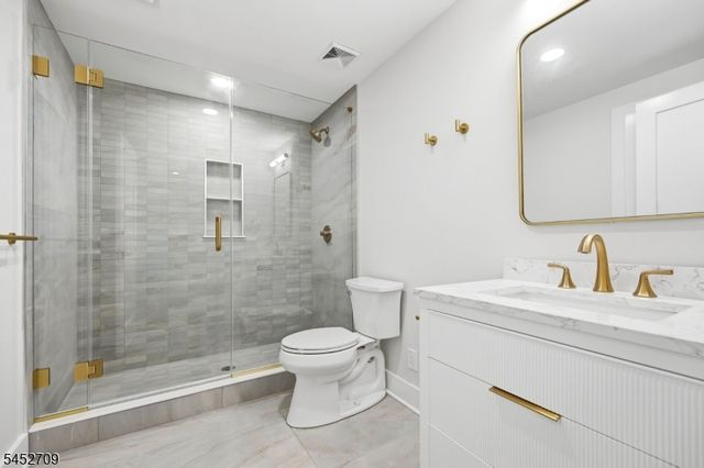 4 Dorrien Rd, Livingston Twp., NJ 07039