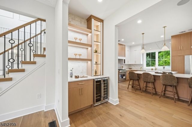 4 Dorrien Rd, Livingston Twp., NJ 07039