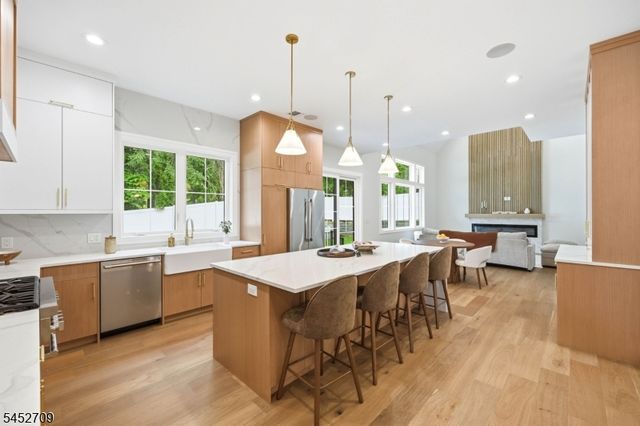 4 Dorrien Rd, Livingston Twp., NJ 07039