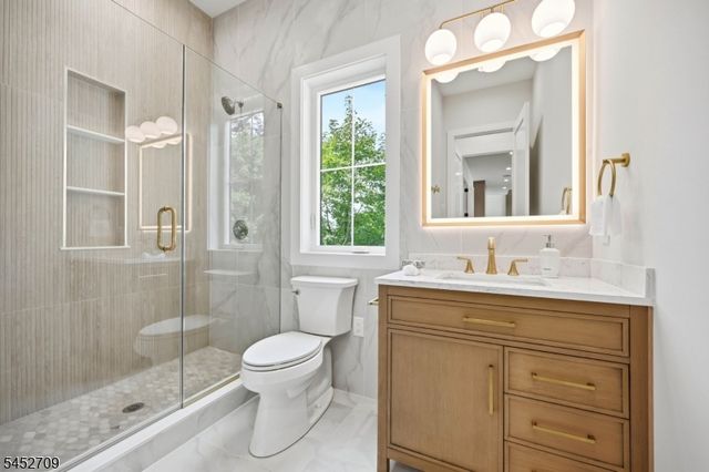 4 Dorrien Rd, Livingston Twp., NJ 07039