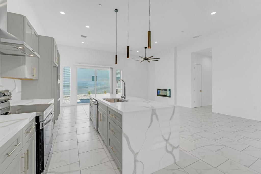 Image 11 of property listing at 15480 Avenida Rambla, Desert Hot Springs, CA 92240