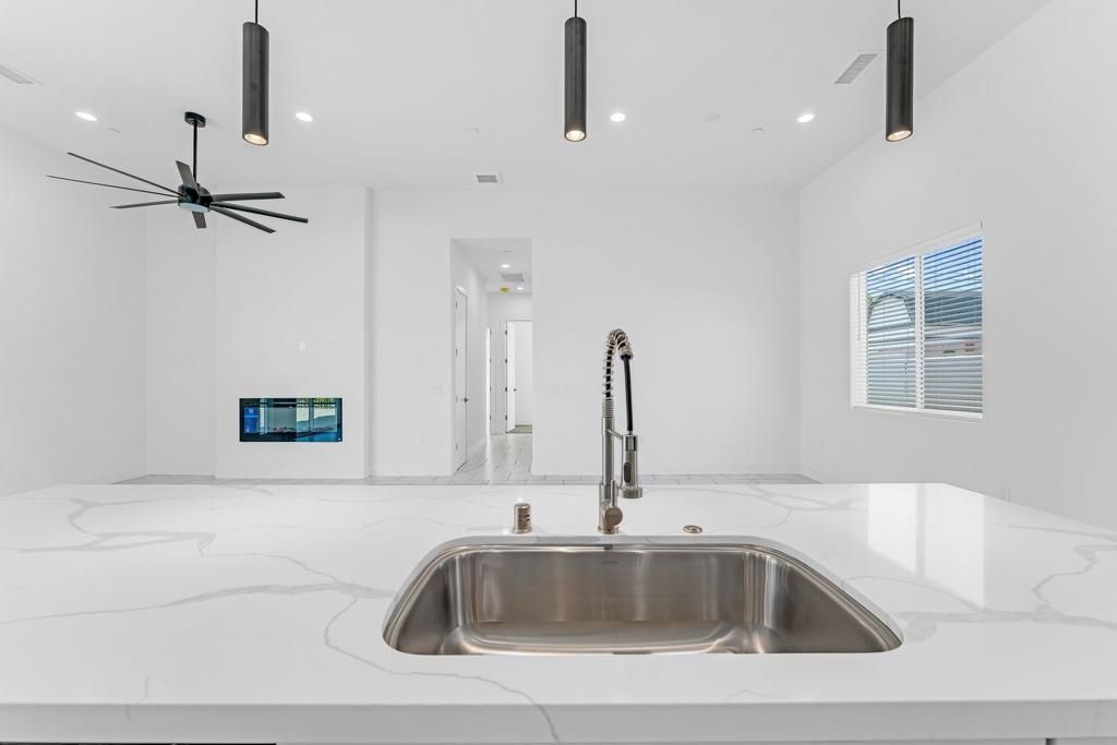 Image 13 of property listing at 15480 Avenida Rambla, Desert Hot Springs, CA 92240