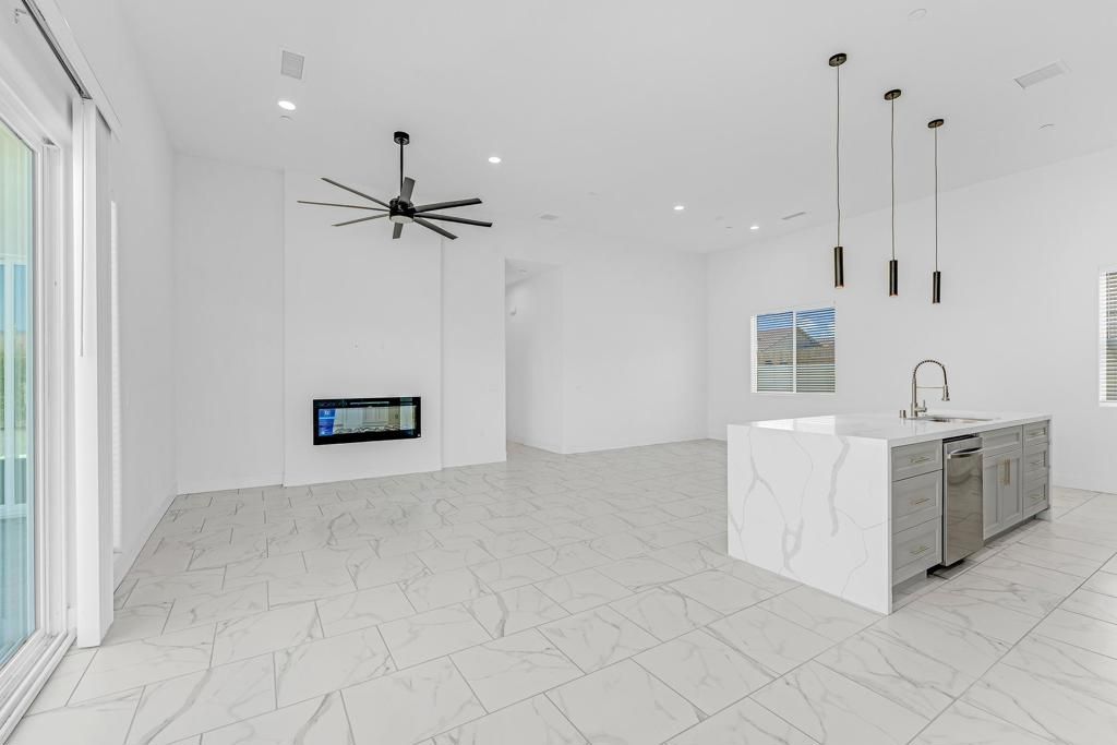 Image 5 of property listing at 15480 Avenida Rambla, Desert Hot Springs, CA 92240