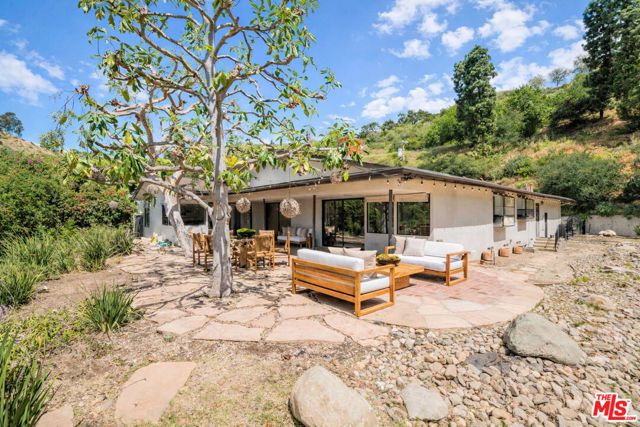 1250 N Norman Place, Los Angeles, CA 90049