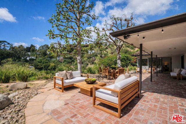 1250 N Norman Place, Los Angeles, CA 90049