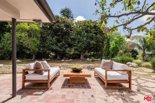 1250 N Norman Place, Los Angeles, CA 90049